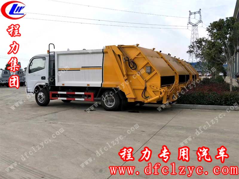 程力集團(tuán)壓縮垃圾車，整裝待發(fā)，出口海外