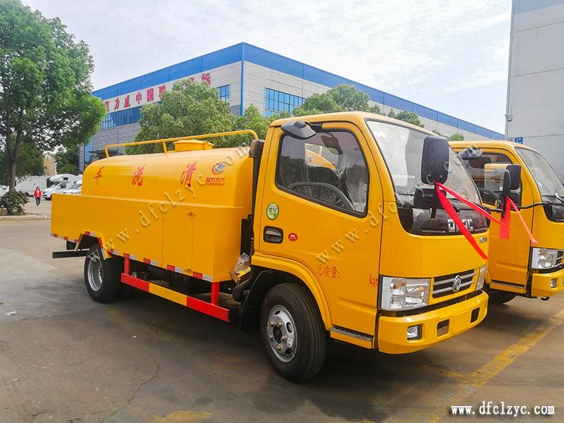 湖北程力集團(tuán)東風(fēng)清洗車